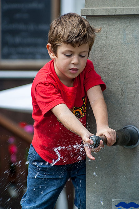 Wasserspiel an der Röhre