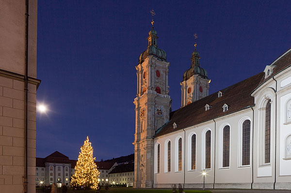 Weihnachtsbaum mit Klosterkirche