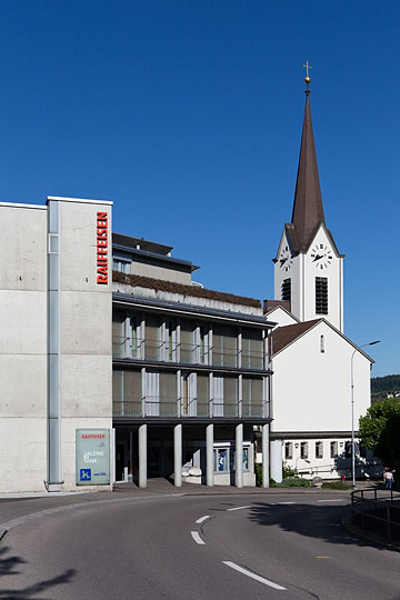 Raiffeisen und katholische Kirche Sirnach