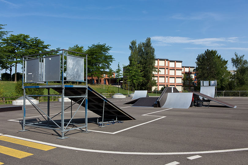 Schulhaus Röhrliberg 1 mit Skaterpark in Cham