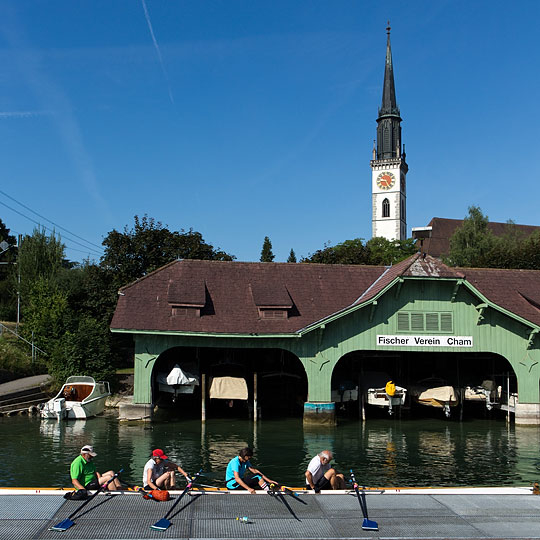 Pfarrkirche und Bootshaus in Cham