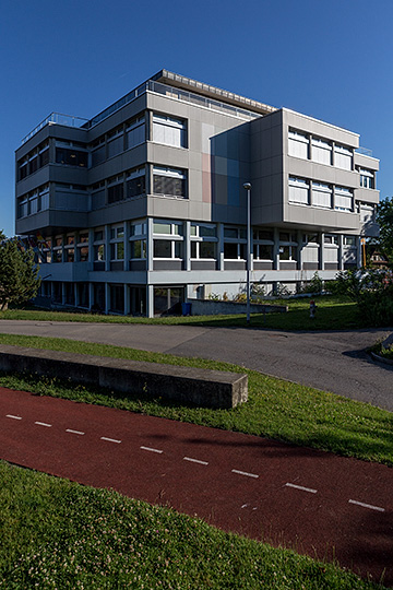 Schulhaus in Neuheim