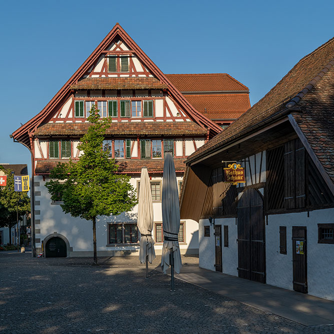 Rathaus und Rathausscheune in Baar