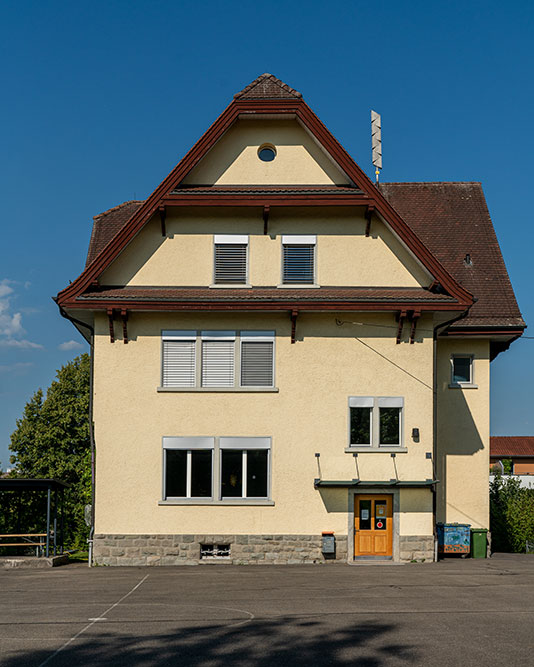 Schulhaus Holzhäusern