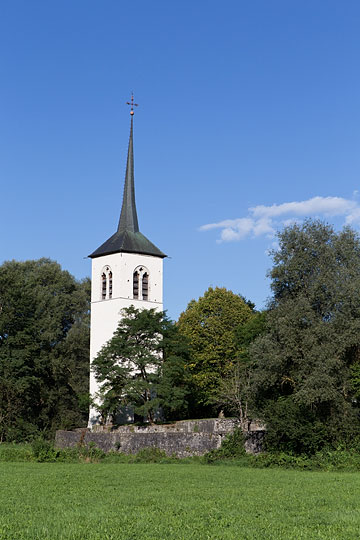 Tour de l'église de l'ancien Prieuré à Broc