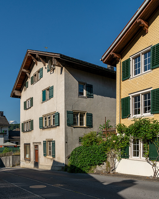 Alte Landstrasse in Mitlödi