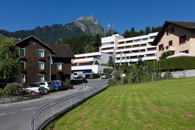 Seniorenzentrum Zwyden mit Blick zum Pilatus