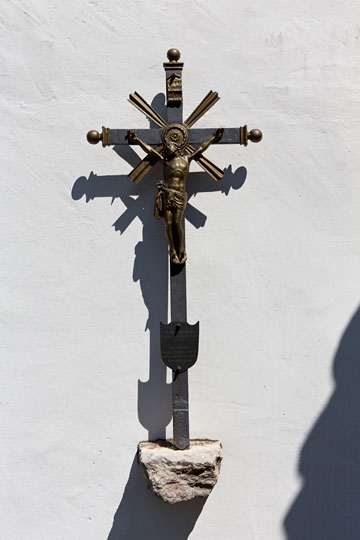 Kreuz an der Kapelle St. Johannes in Hofstetten SO
