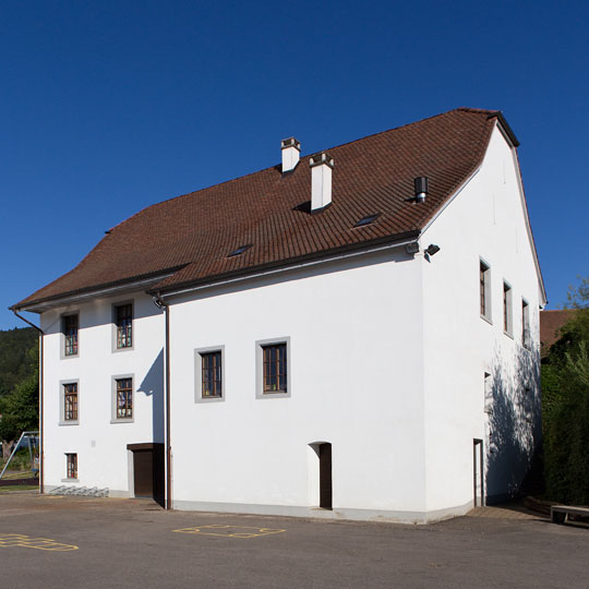 Schulhaus in Nuglar