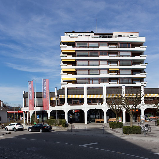 UBS und Migros in Breitenbach