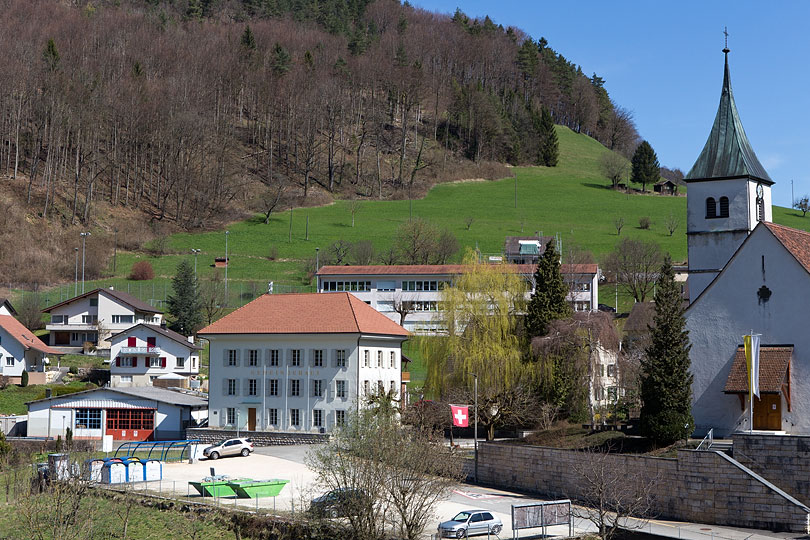 Gemeindehaus, Schulhaus und Kirche Bärschwil