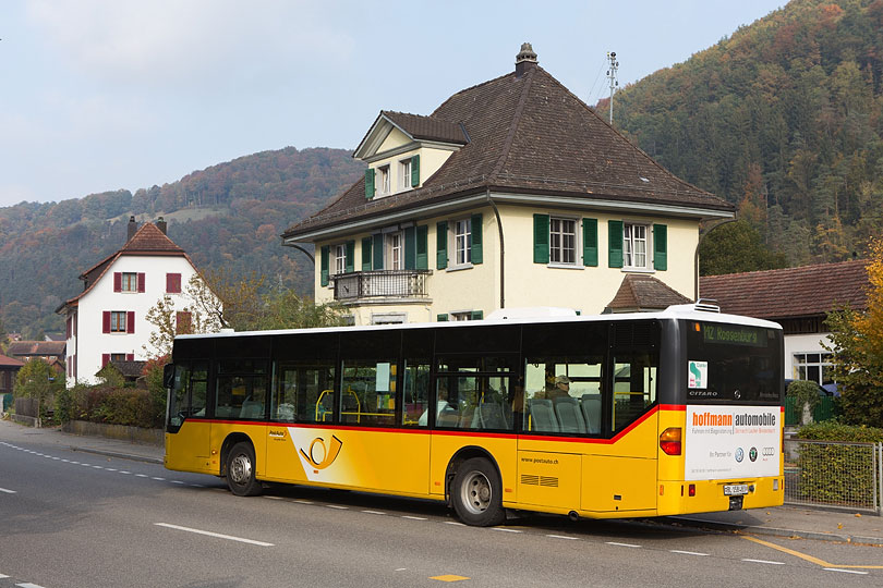 Postauto in der Frohmatt