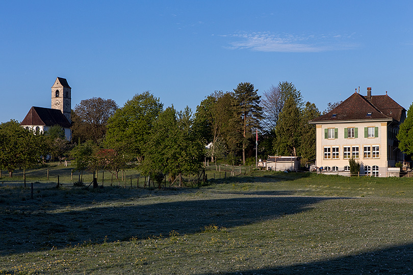 Kirche und Schulhaus in Lüsslingen