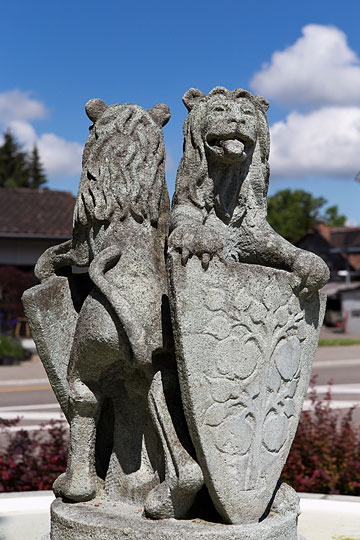 Brunnen mit Löwenfiguren