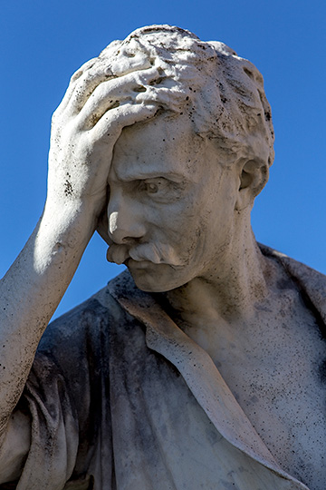 Denkmal auf dem Friedhof in Airolo