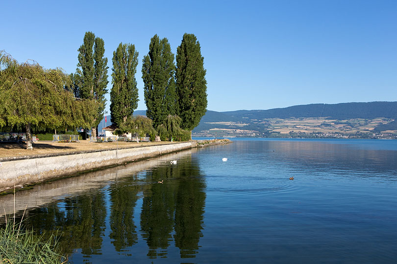 au bord du lac