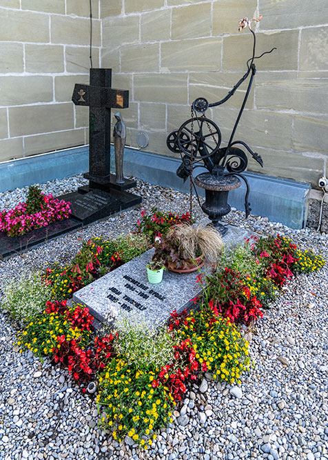 Tombe de Jean Tinguely