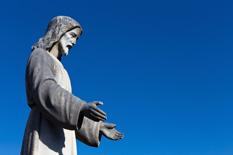 une statue funéraire à Courrendlin