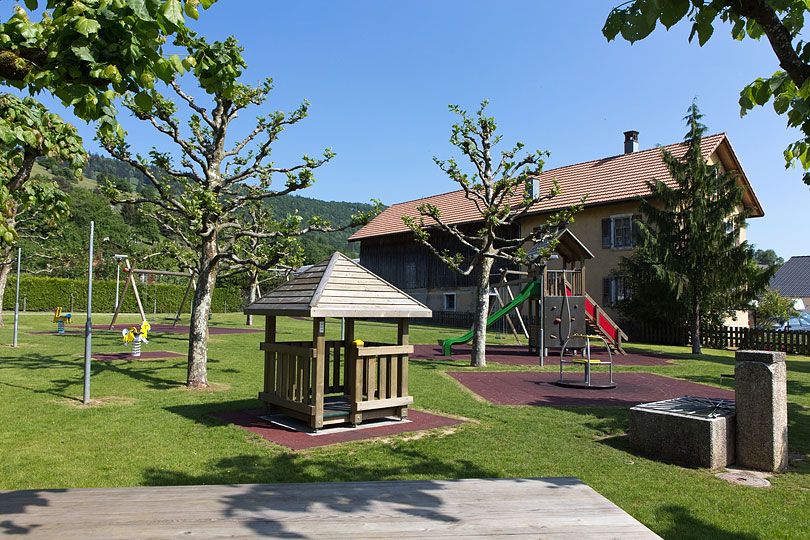 Terrain de jeux pour enfants à Glovelier