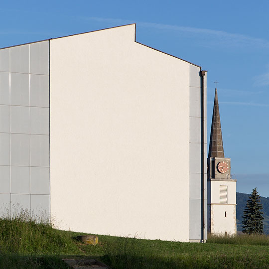 l'école et l'église à Courfaivre