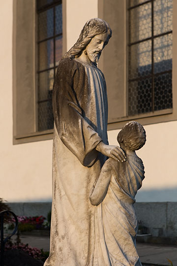 Skulptur auf dem Friedhof