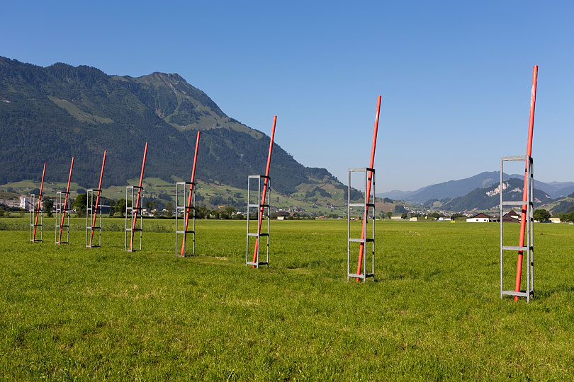 "Red Line – Red Field" von John Grüniger