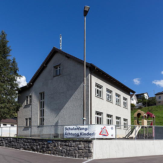 Primarschulhaus in Fehren