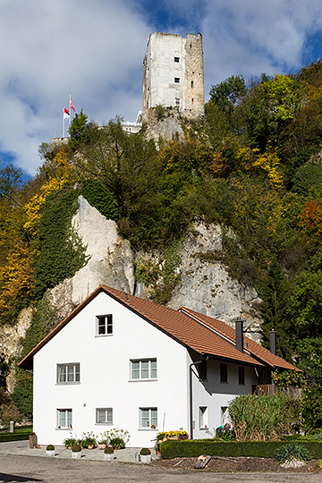 Schlosshof und Ruine Neu-Thierstein