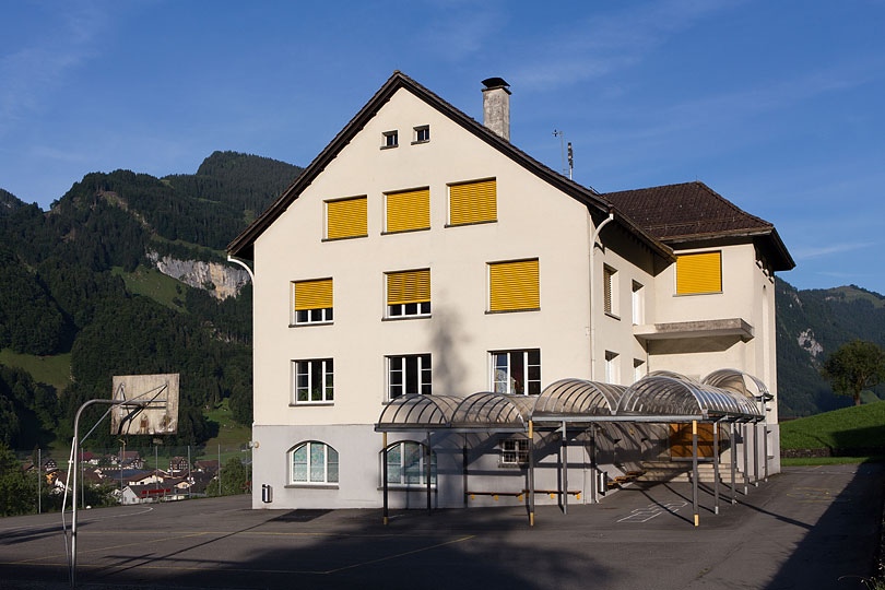 Schulhaus St. Josef in Muotathal