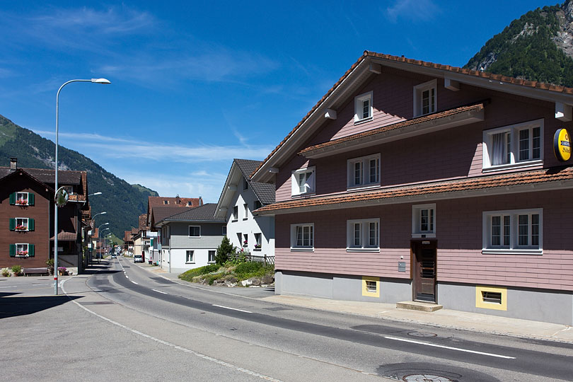 Hauptstrasse beim Restaurant Bödeli