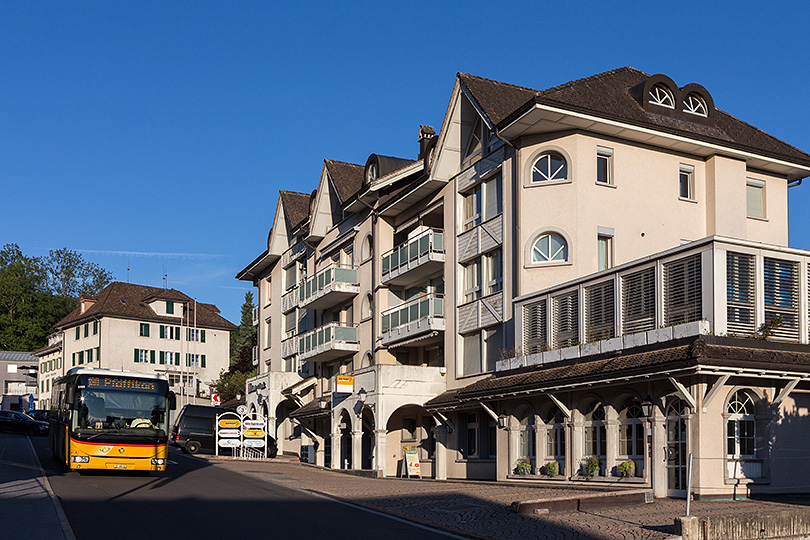 Post und Bank in Schindellegi