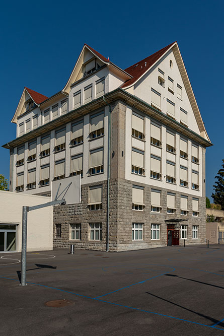 Schulhaus Dorf in Rüschlikon