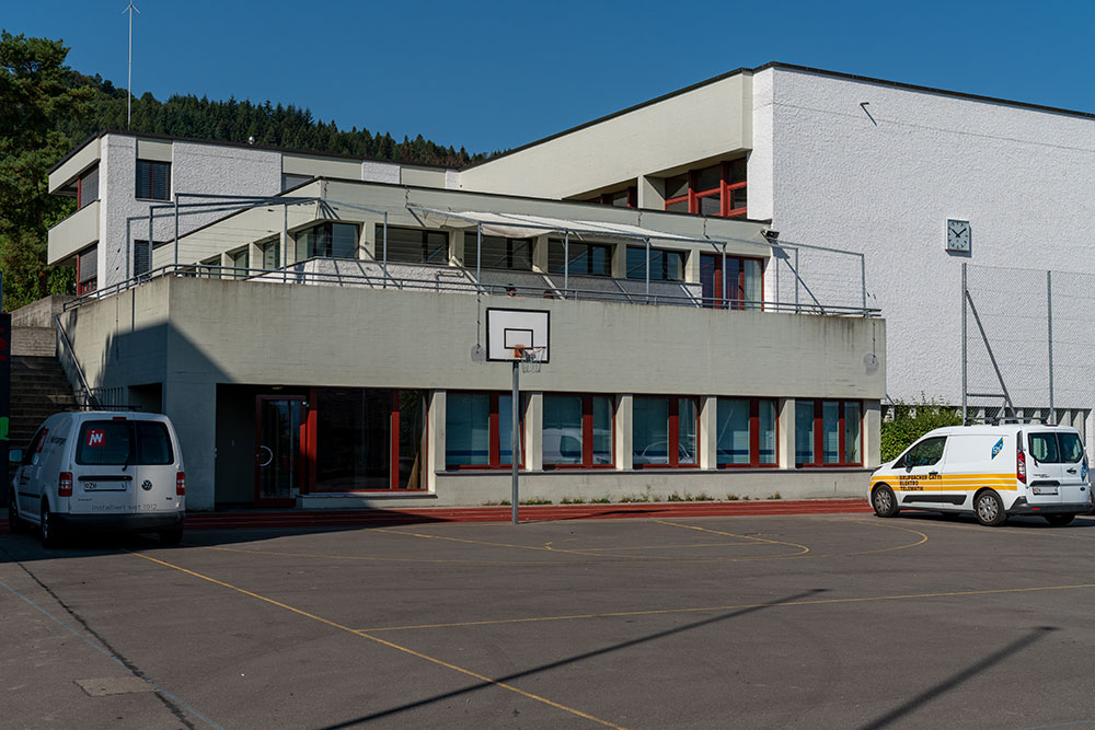 Turnhalle und Hallenbad Bergli