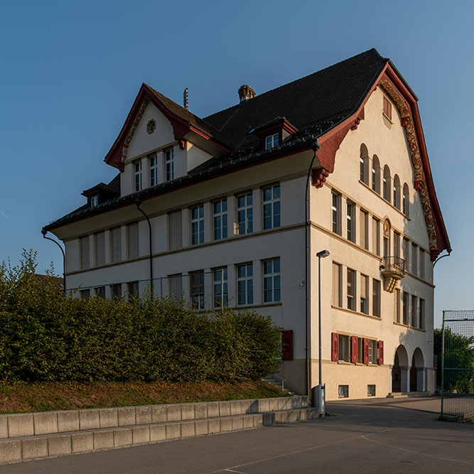 Schulhaus Breiten