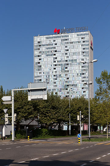 Landstrasse mit Shoppi Tivoli Spreitenbach