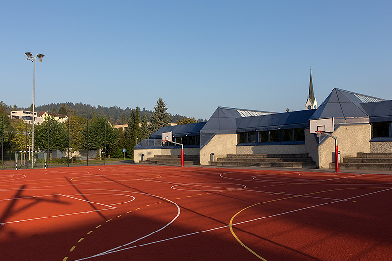 Sportplatz und Kulturzentrum in Seon