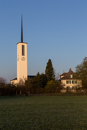 Kirche und Pfarrhaus in Oftringen