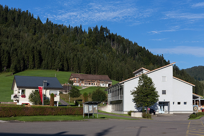 Schulhaus in Studen, Unteriberg