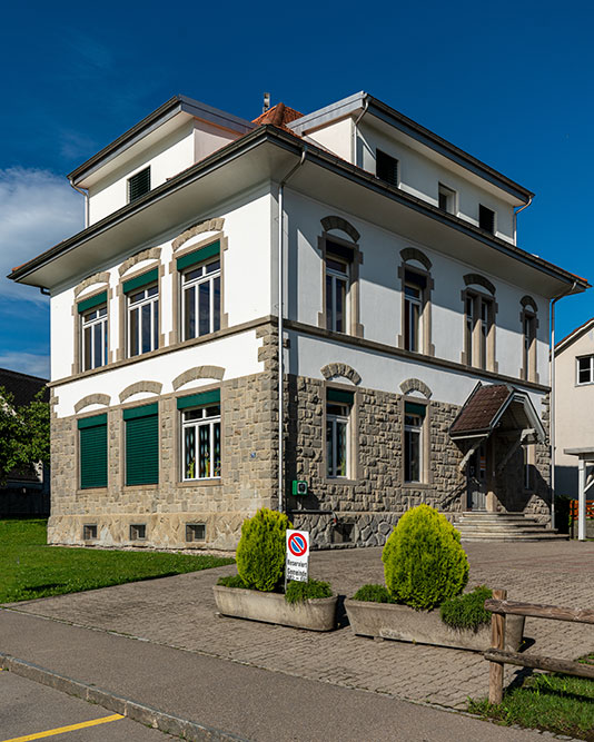 Schulhaus in Nuolen