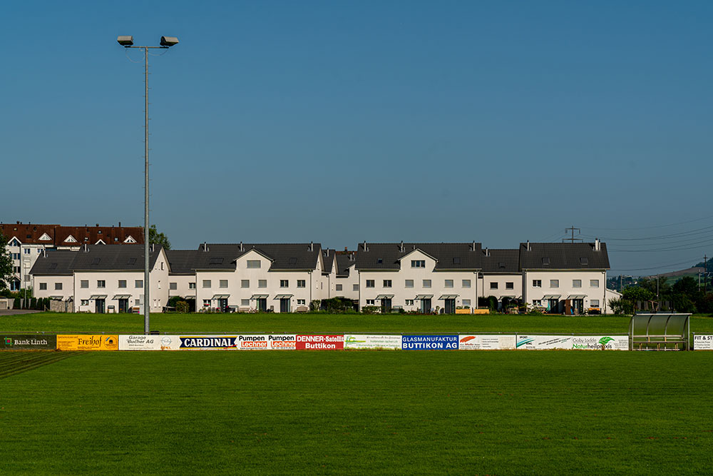 Sonnenpark und Fussballplatz