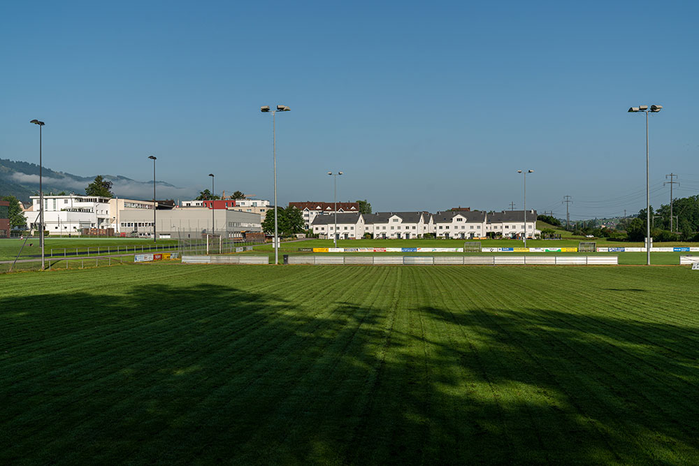 Sonnenpark und Fussballplatz