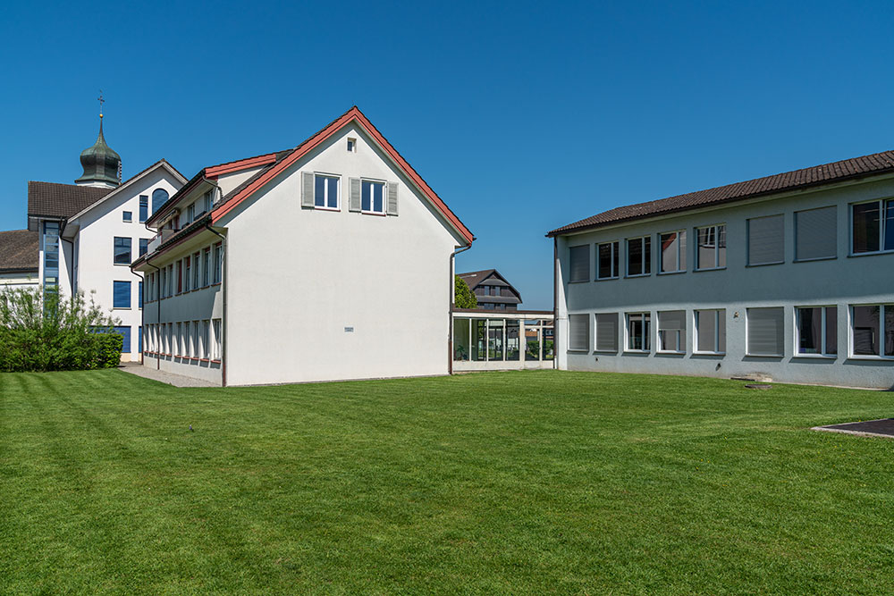 Schulhaus Dorf in Galgenen