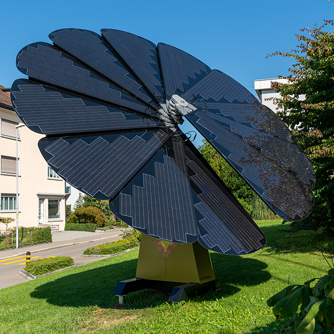 Smartflower bei der Schulanlage Zentrum in Küsnacht