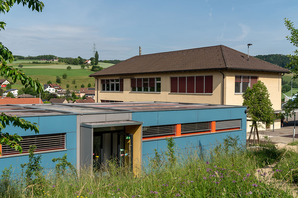 Blauer Pavillon und Primarschulhaus in Gansingen