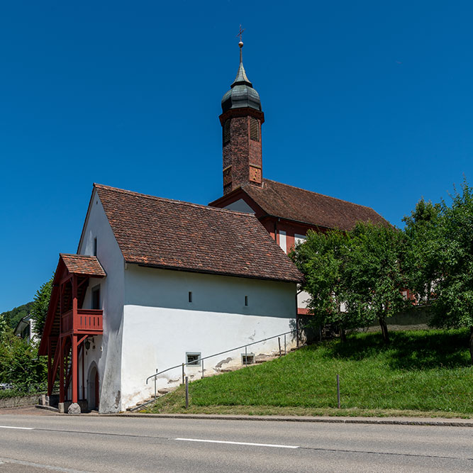 Pfarrspeicher und Christkatholische Kirche in Zuzgen