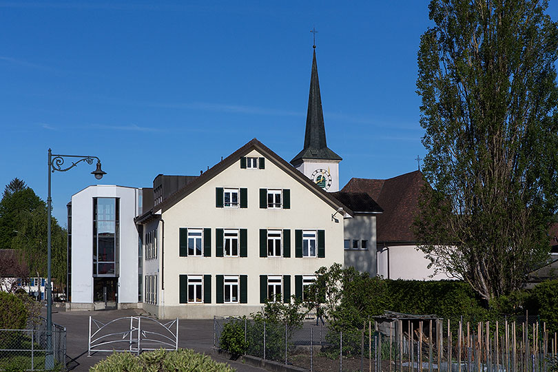 l'école et l'église de Courtételle