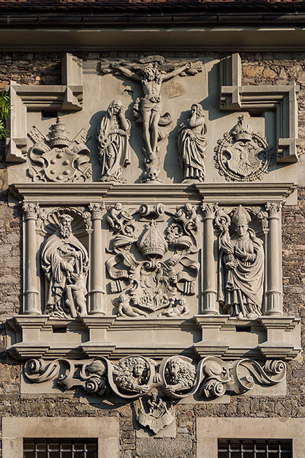 Sandsteinrelief am Karlstor