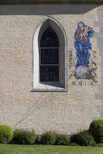 Sonnenuhr an der Kirche in Berneck