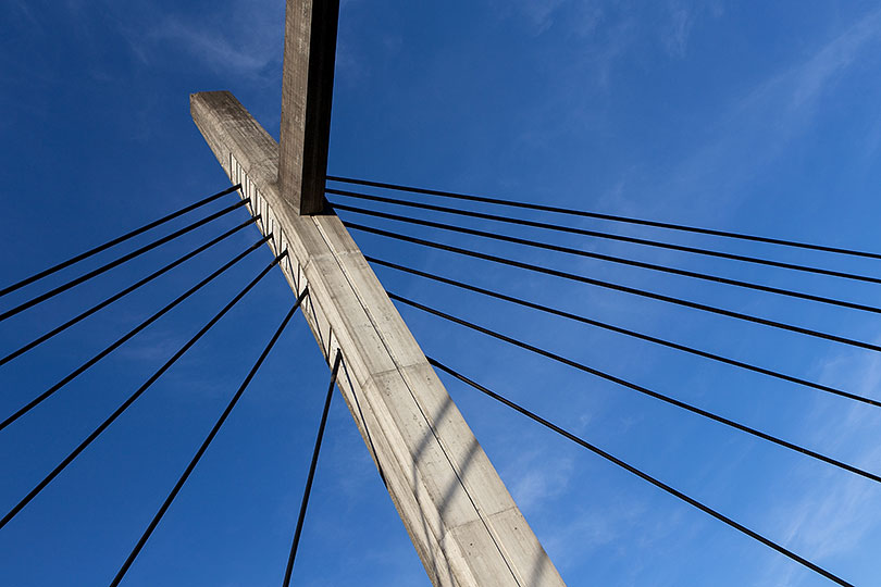 Schrägseilbrücke über dem Neuen Rhein