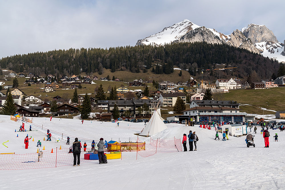 Übungshügel der Skischule